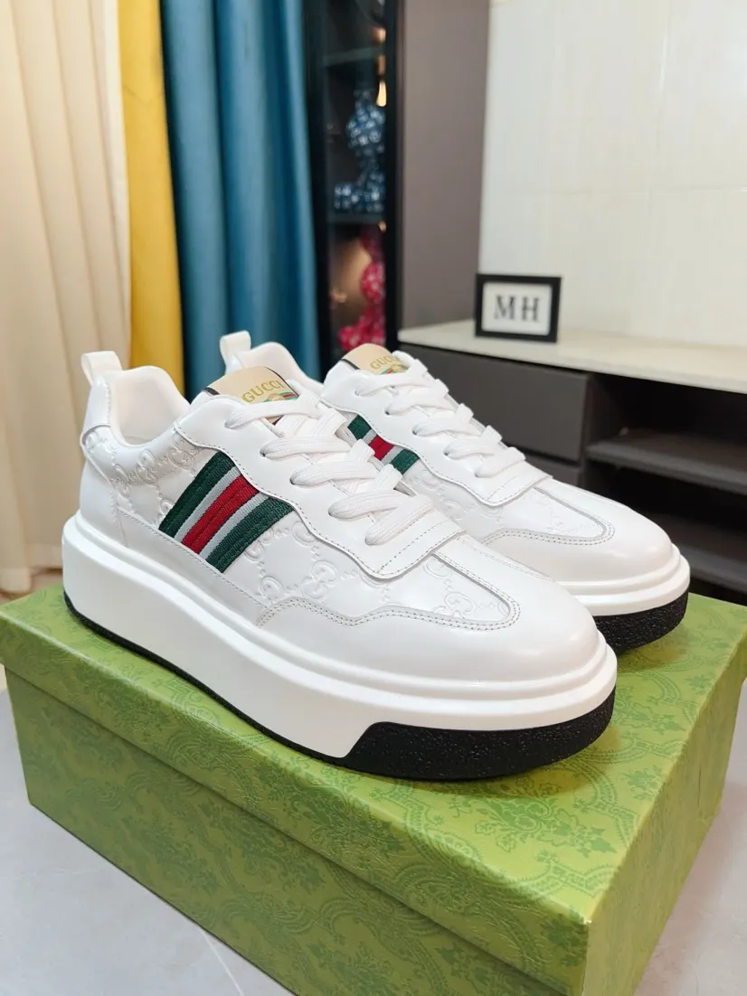 Men's shoes 💰458🌹🌹[GUCCI] Gucci's new lace-up casual men's shoes are on the market first, and the materials and workmanship are superior to all versions on the market. The highest quality shipped first-layer cowhide with imported original perforated materials➕Genuine leather lining, privately molded soft outsole, high foot comfort, imported special materials highlight the brand's unique charm, high-end customization 38-44